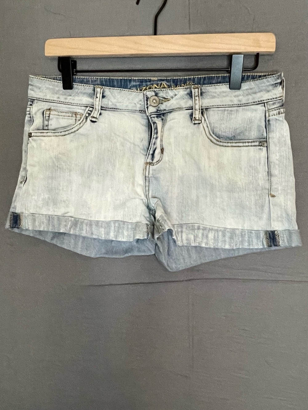 Arizona Jean Co Womens Denim Shorts Size 5 Light Wash Cuffed Stretch Jean Shorts